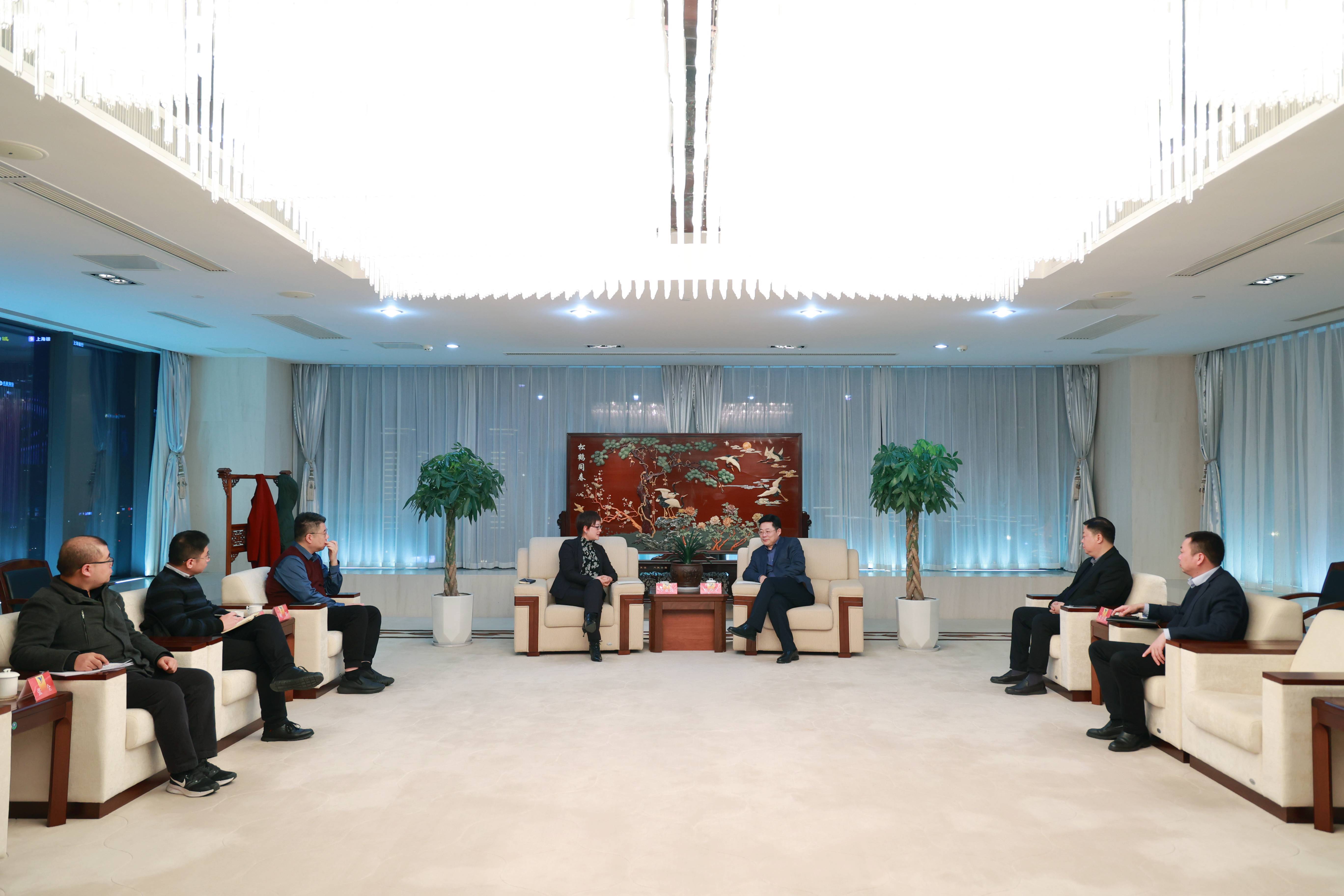 集團與進(jìn)出口銀行江蘇分行深化銀企合作